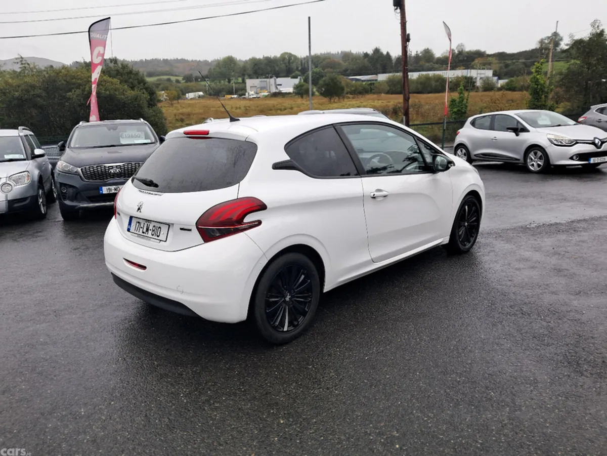 Peugeot 208 Hatchback, Petrol, 2017, White