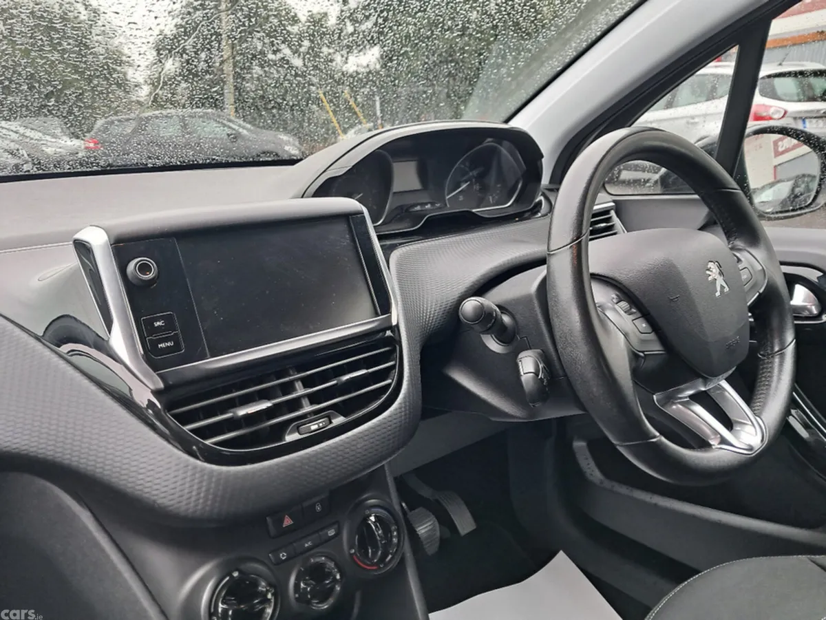 Peugeot 208 Hatchback, Petrol, 2017, White