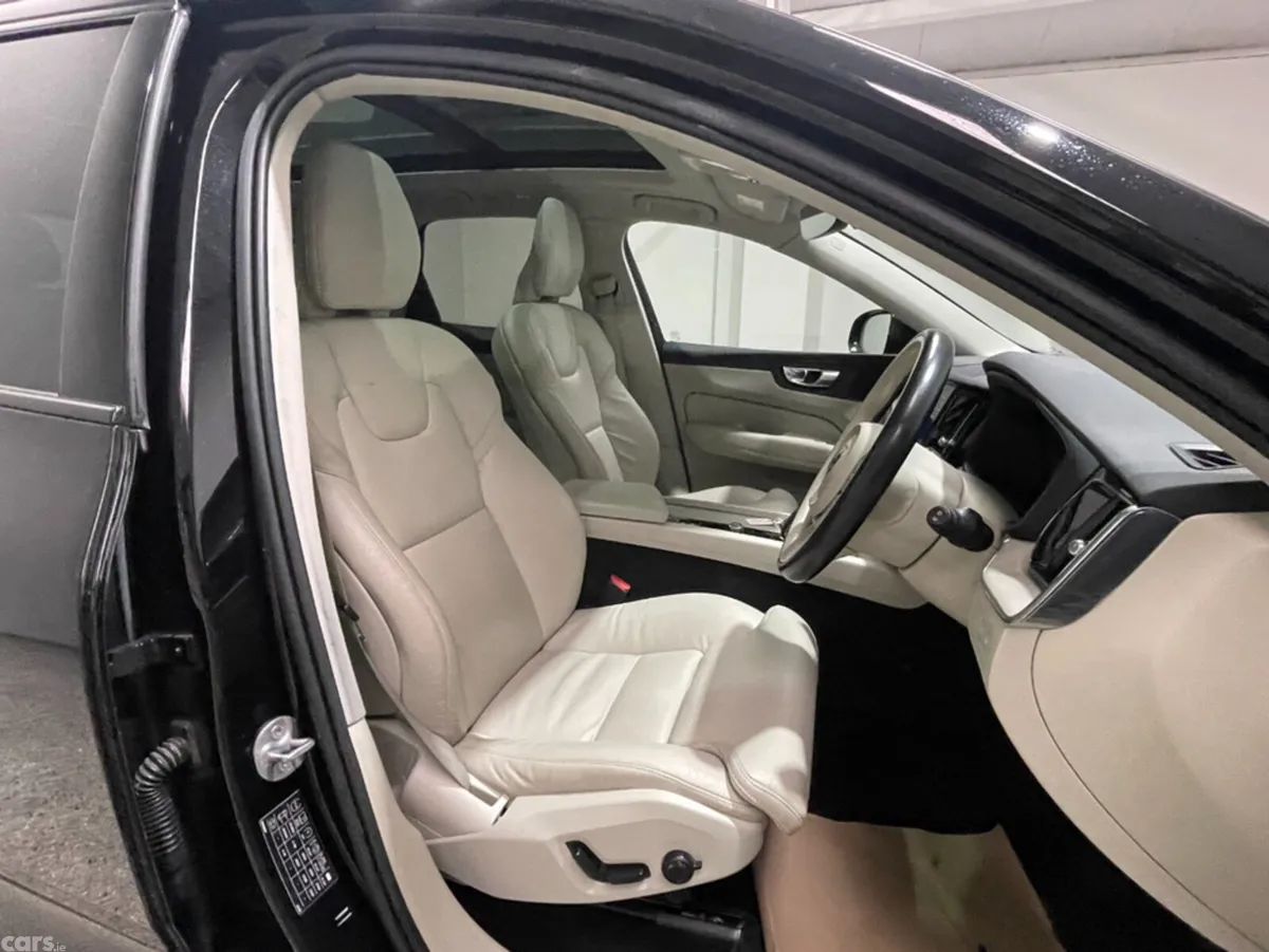 Volvo XC60 SUV, Petrol Plug-in Hybrid, 2023, Black