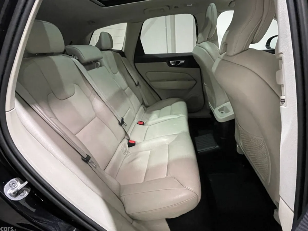 Volvo XC60 SUV, Petrol Plug-in Hybrid, 2023, Black