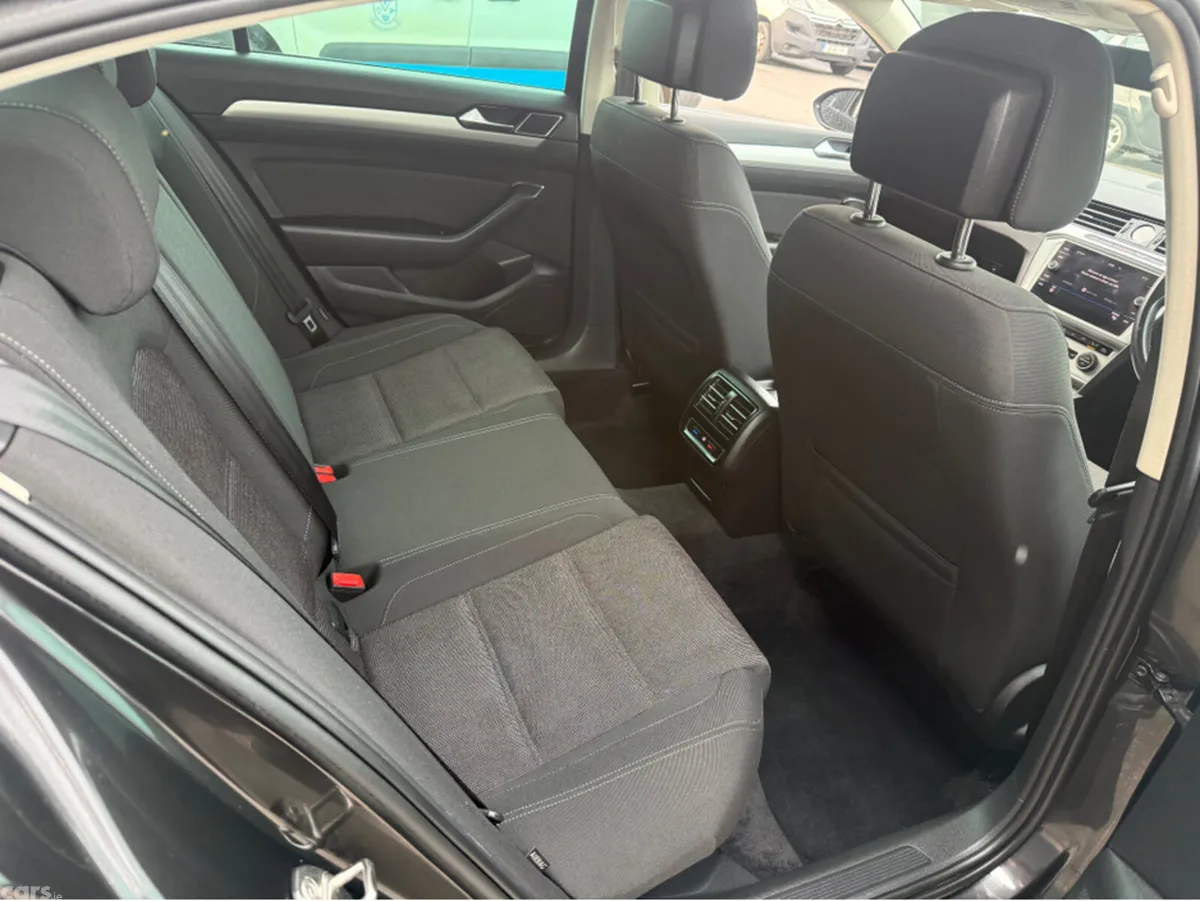 Volkswagen Passat Saloon, Diesel, 2018, Grey