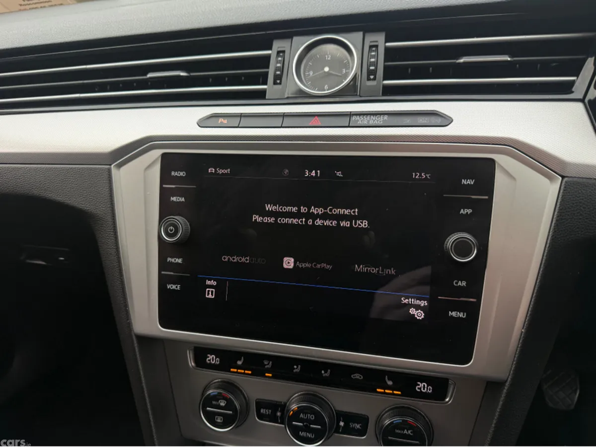Volkswagen Passat Saloon, Diesel, 2018, Grey