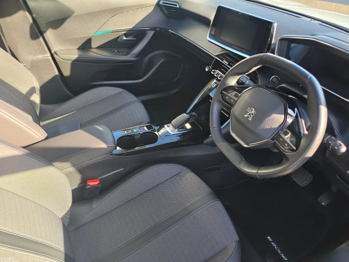 Peugeot 2008 MPV, Electric, 2021, White