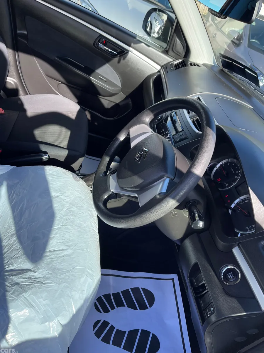 Suzuki Swift Hatchback, Petrol, 2013, White