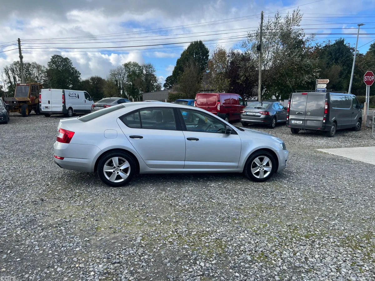 Skoda Octavia Saloon, Diesel, 2015, Silver