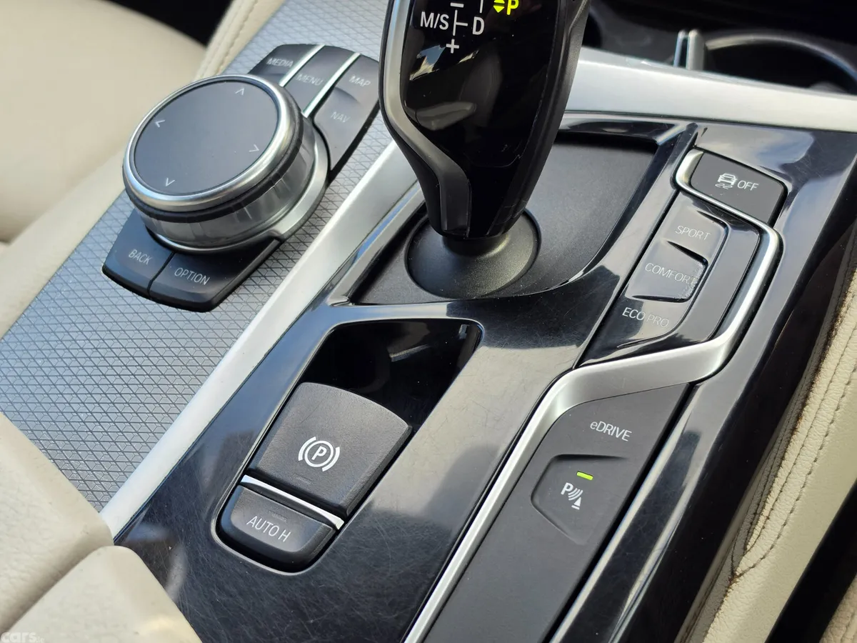 BMW 5-Series Saloon, Petrol Plug-in Hybrid, 2018, Black
