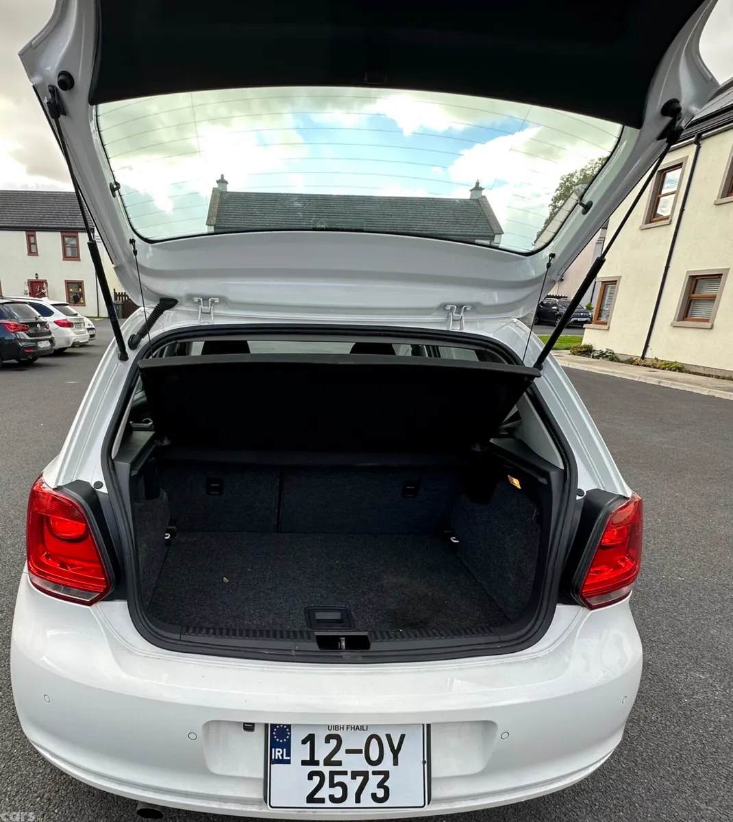 Volkswagen Polo Hatchback, Petrol, 2012, White