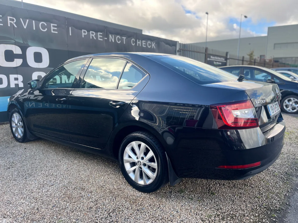 Skoda Octavia Saloon, Petrol, 2019, Black