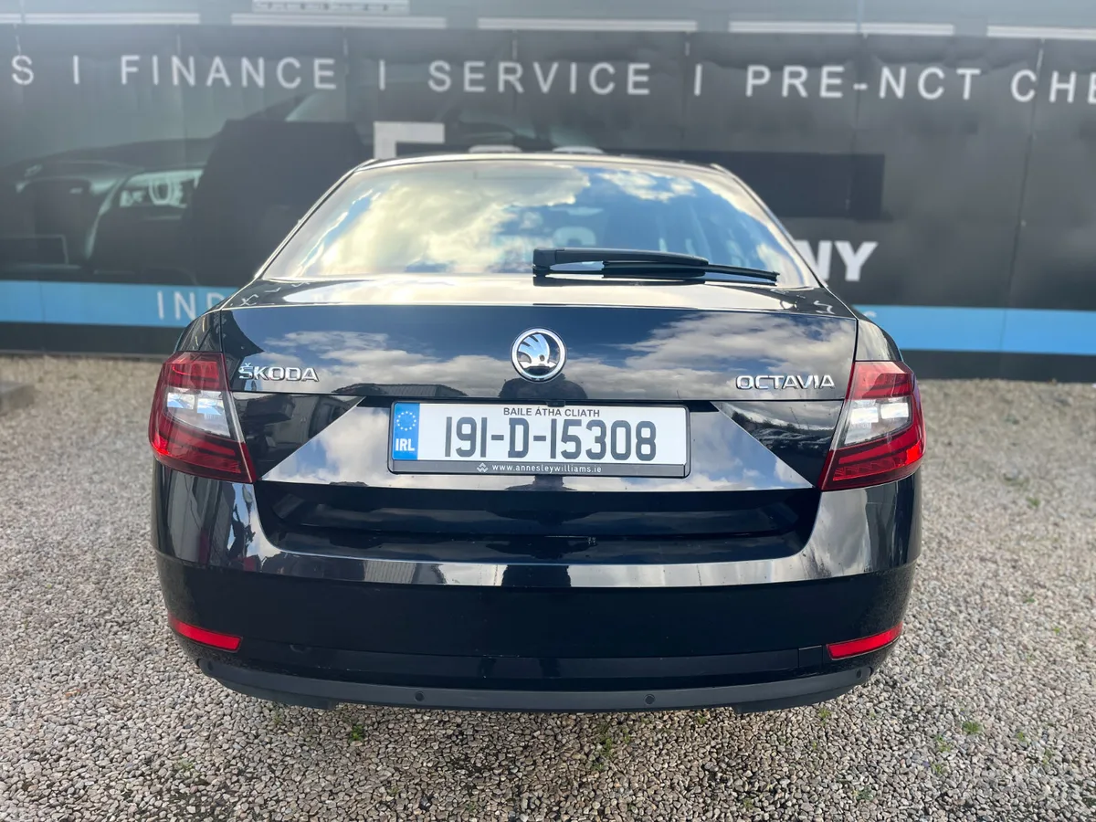 Skoda Octavia Saloon, Petrol, 2019, Black