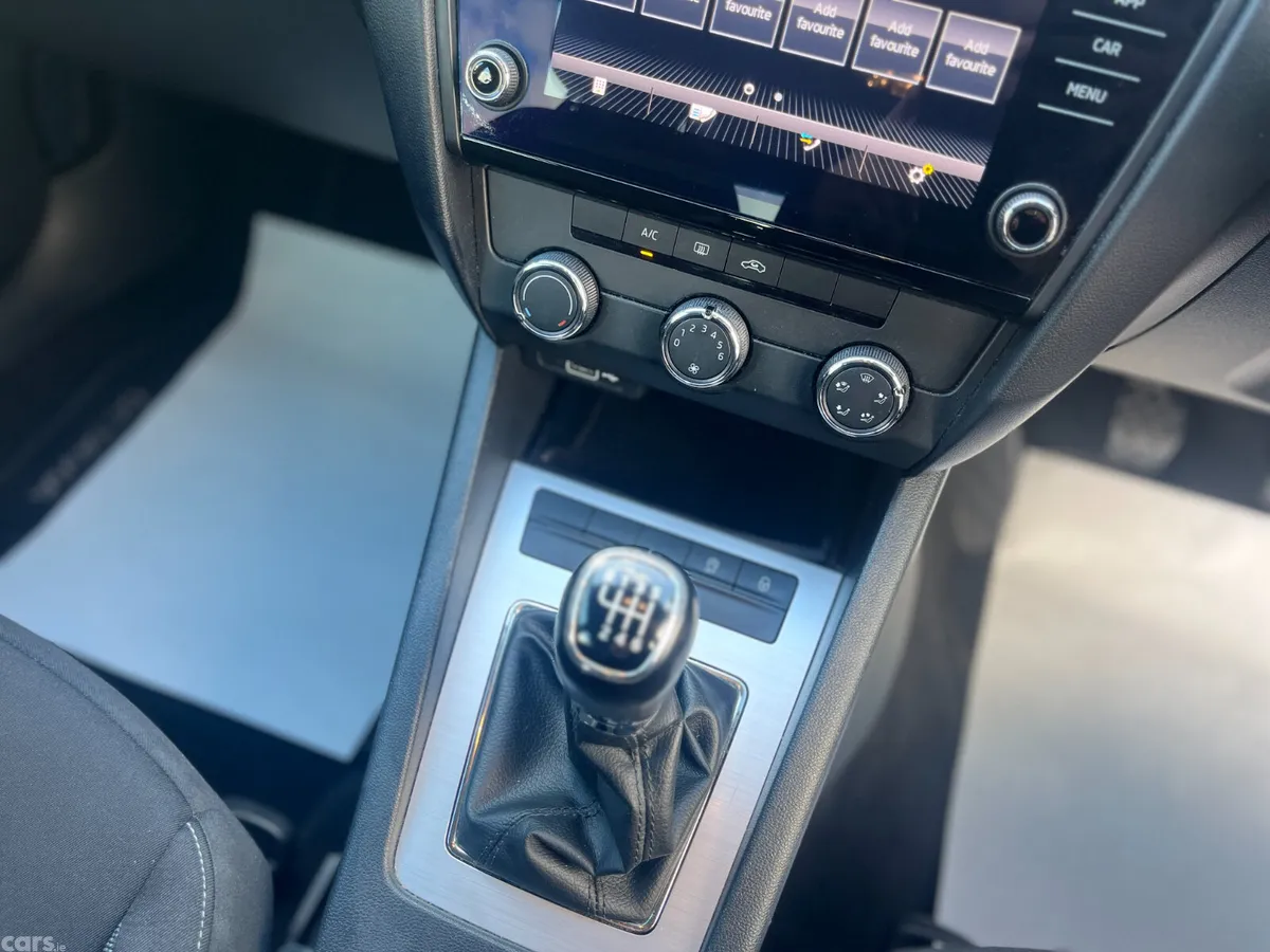 Skoda Octavia Saloon, Petrol, 2019, Black