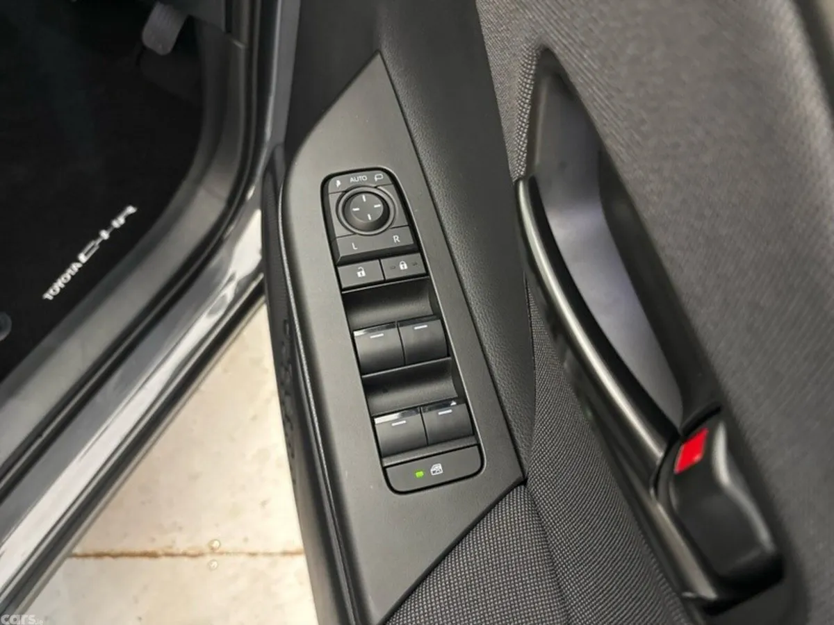 Toyota C-HR SUV, Petrol Hybrid, 2027, 