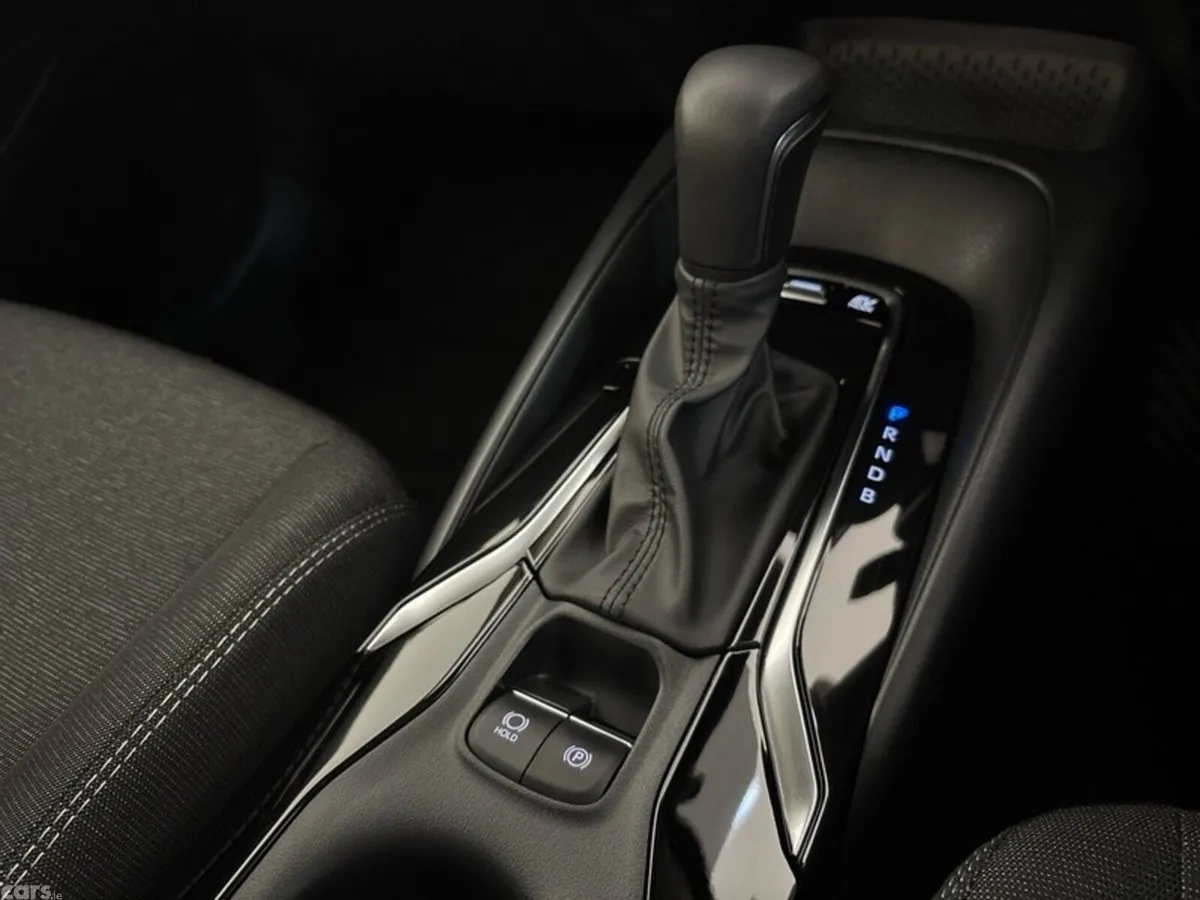 Toyota Corolla Saloon, 2027, 