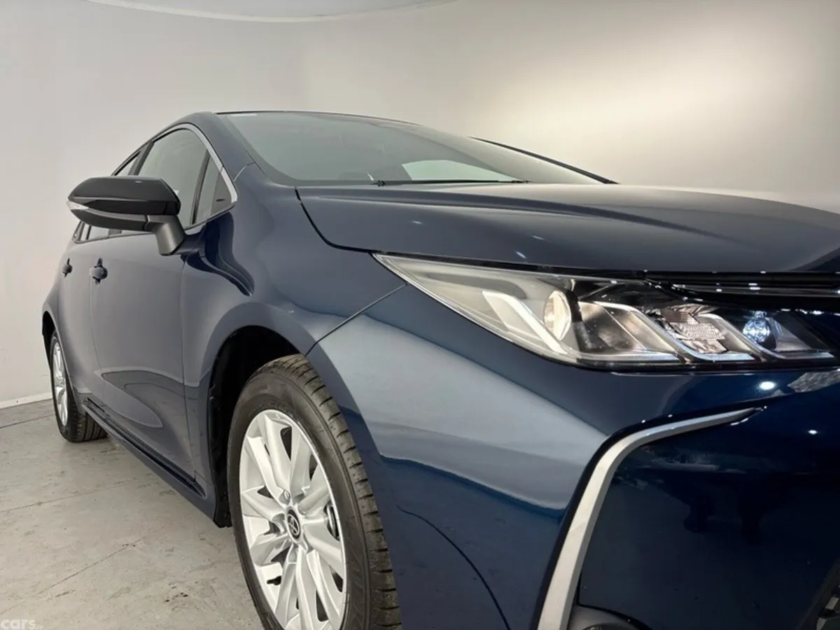 Toyota Corolla Saloon, 2027, 