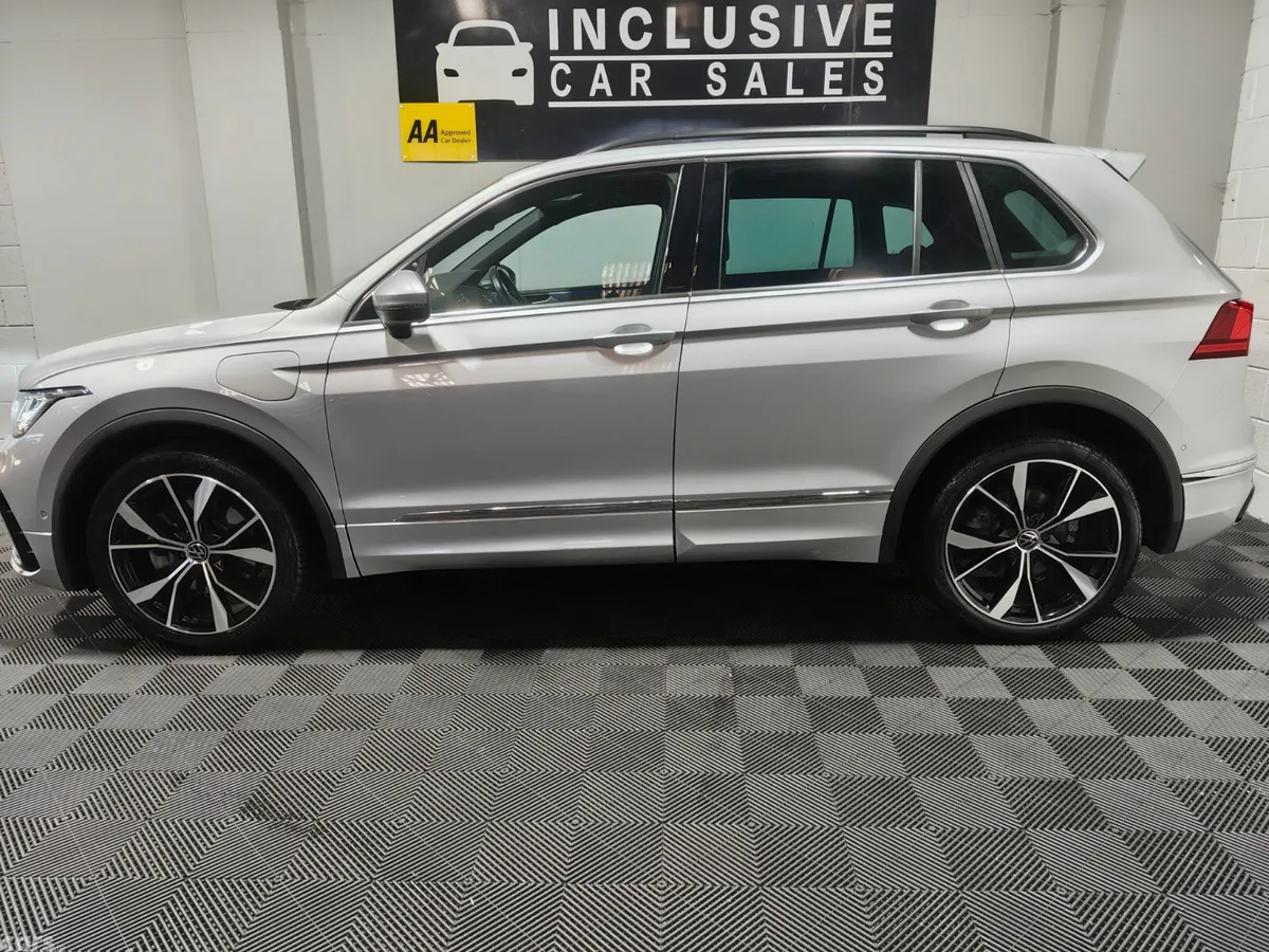 Volkswagen Tiguan SUV, Petrol Hybrid, 2023, Silver