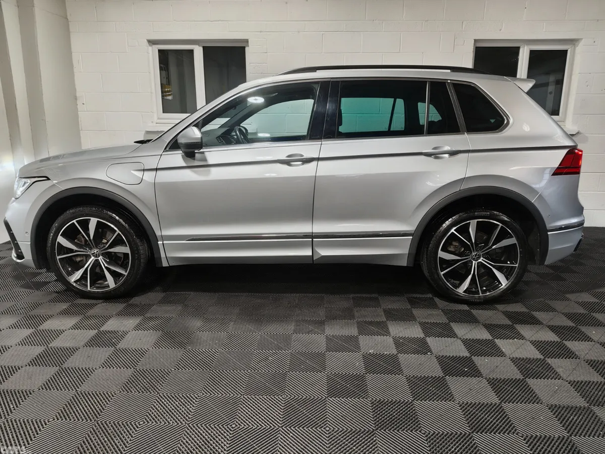 Volkswagen Tiguan SUV, Petrol Hybrid, 2023, Silver