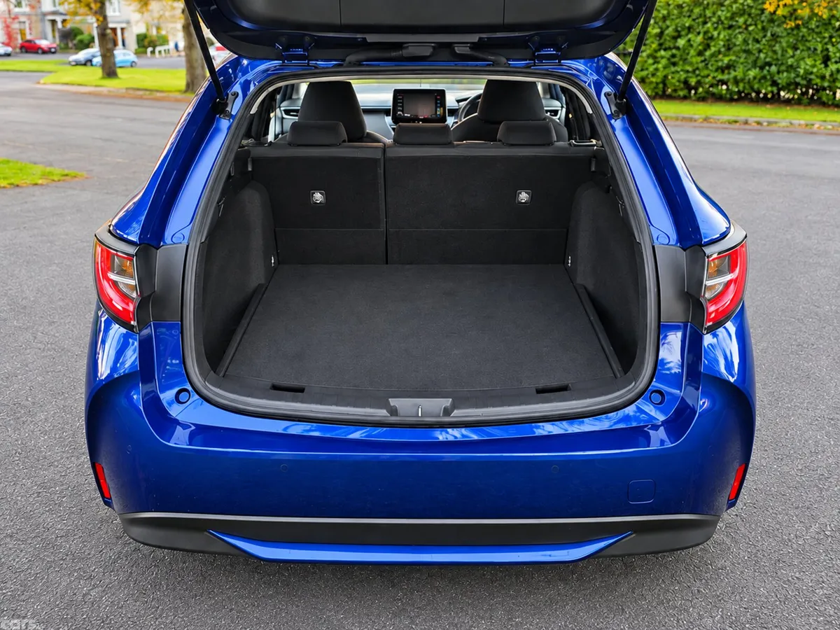Toyota Corolla Estate, Petrol Hybrid, 2021, Blue