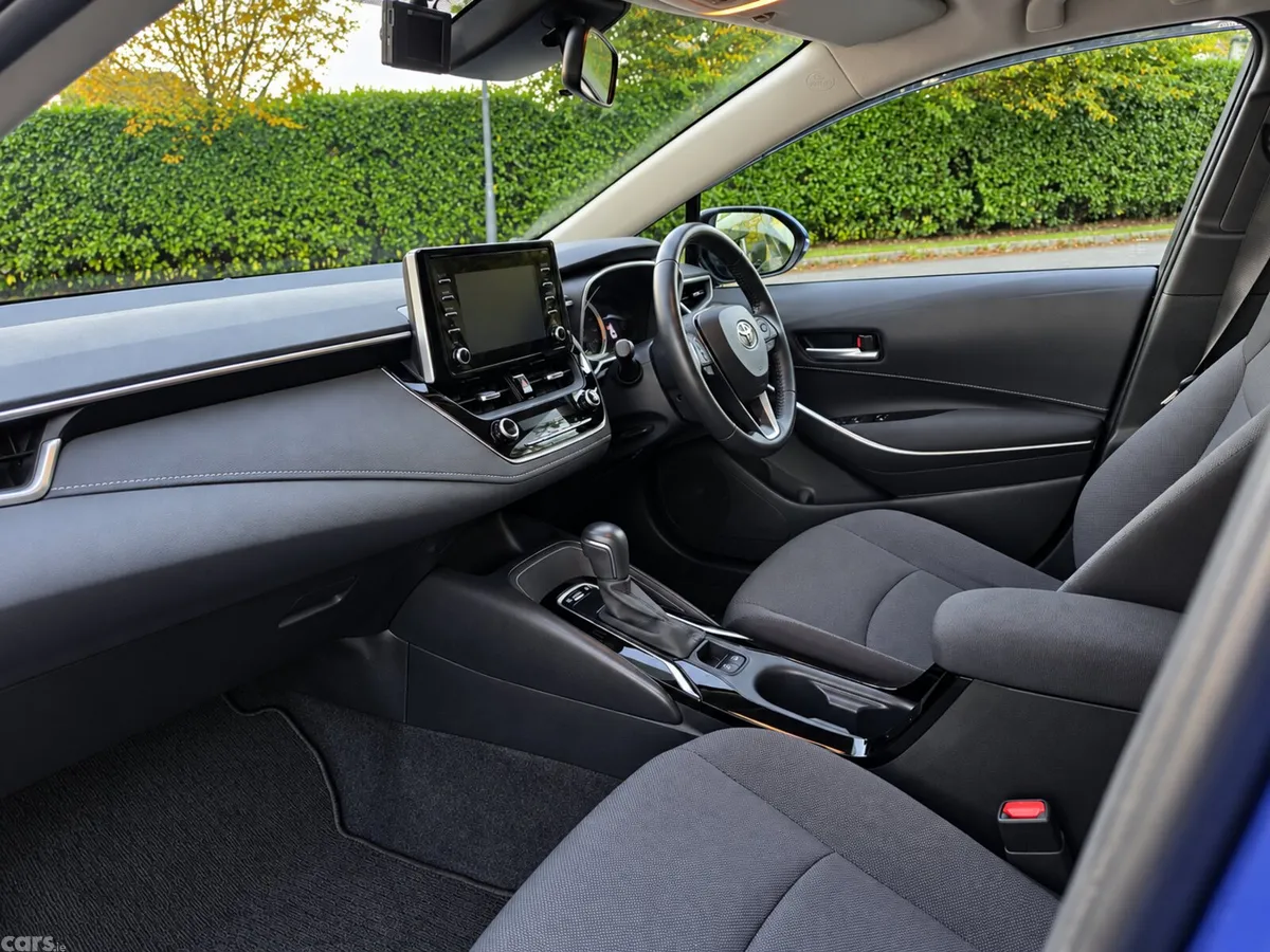 Toyota Corolla Estate, Petrol Hybrid, 2021, Blue