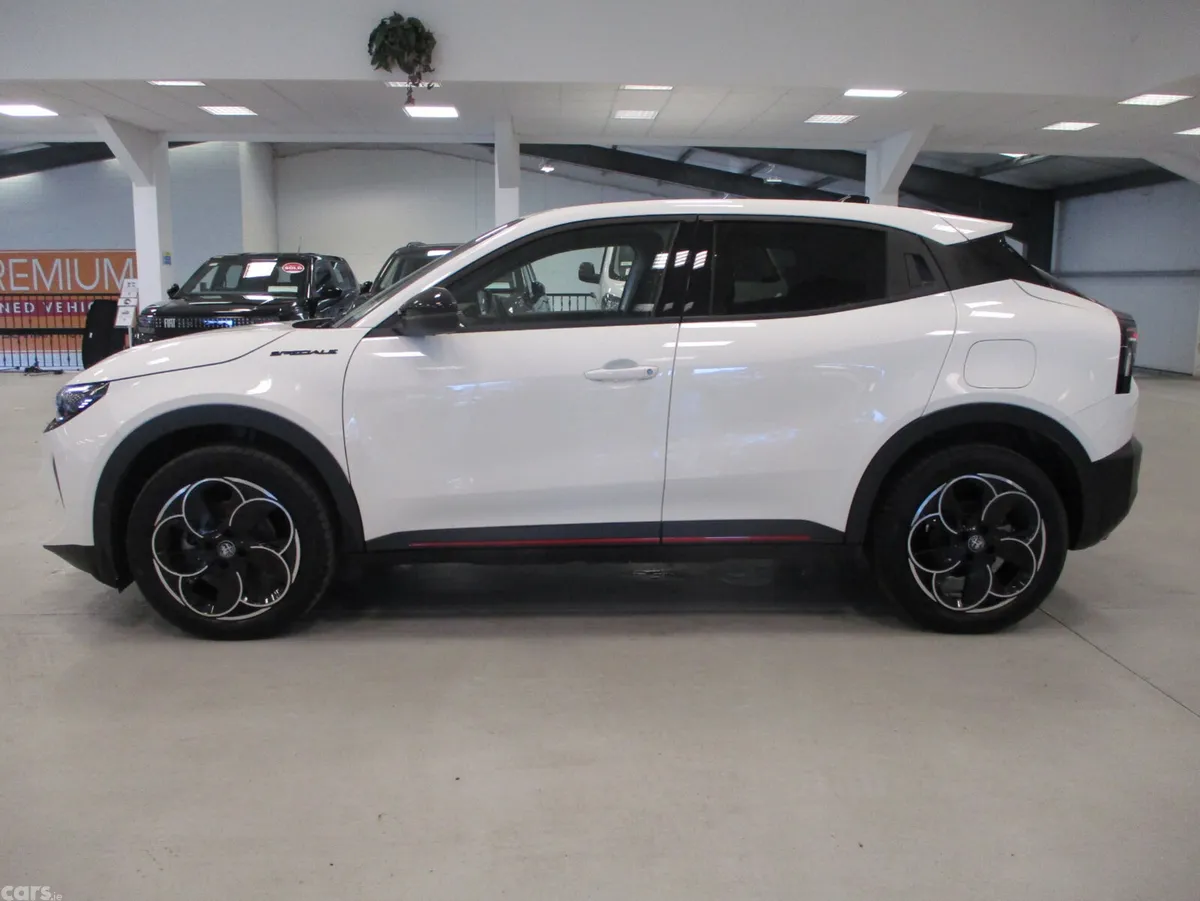 Alfa Romeo Junior SUV, Electric, 2025, White