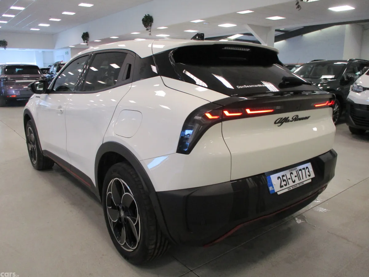 Alfa Romeo Junior SUV, Electric, 2025, White