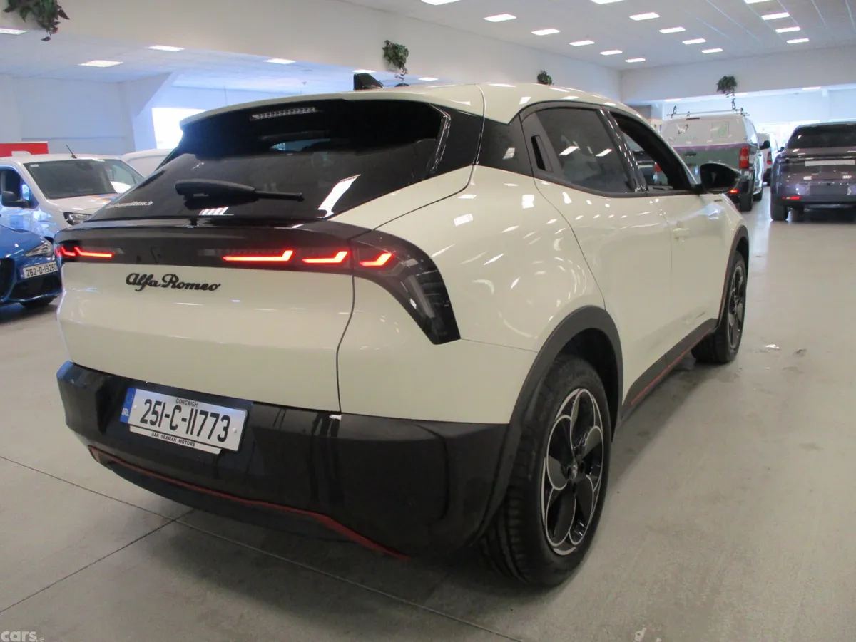 Alfa Romeo Junior SUV, Electric, 2025, White