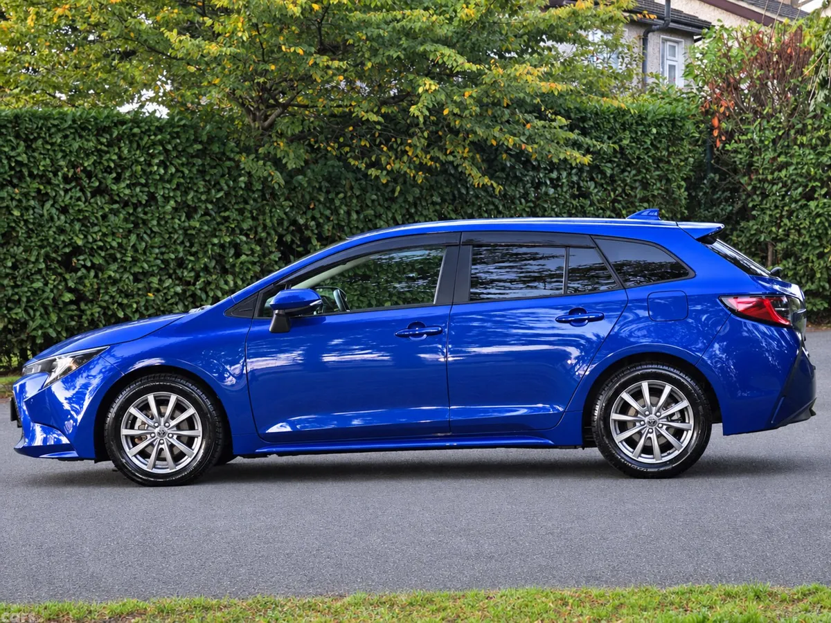 Toyota Corolla Estate, Petrol Hybrid, 2021, Blue