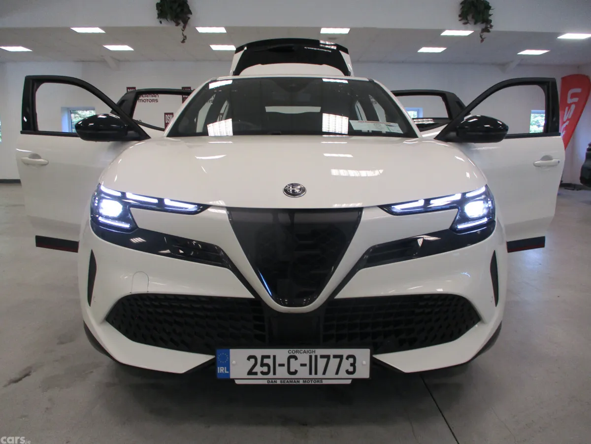 Alfa Romeo Junior SUV, Electric, 2025, White