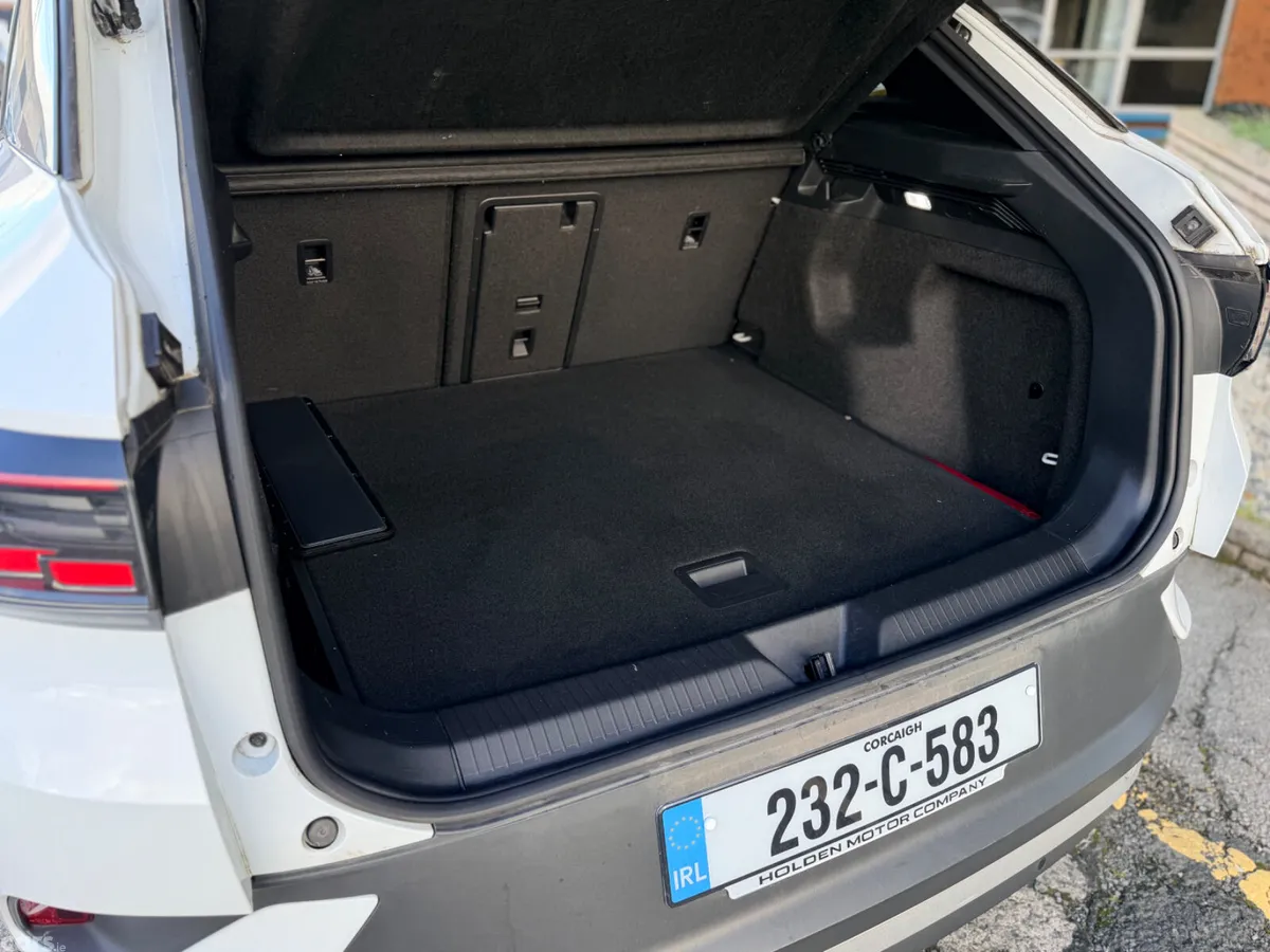 Volkswagen ID.4 Estate, Electric, 2023, White