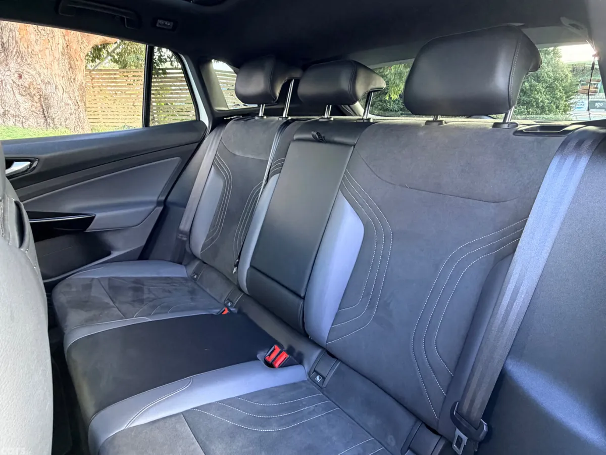 Volkswagen ID.4 Estate, Electric, 2023, White