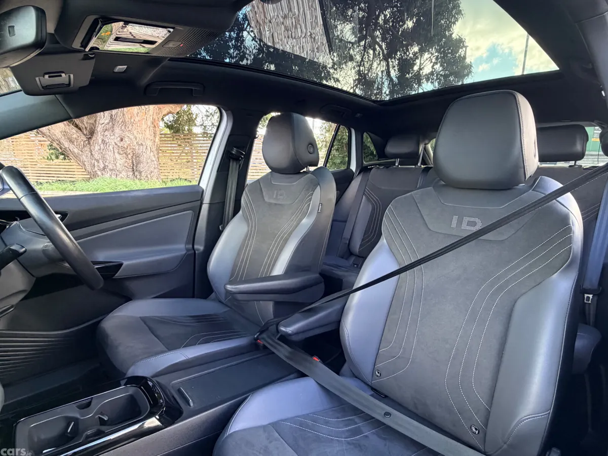 Volkswagen ID.4 Estate, Electric, 2023, White