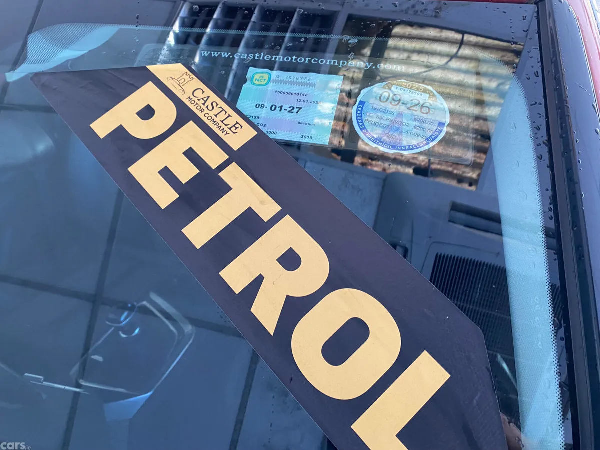 Peugeot 3008 MPV, Petrol, 2019, Red