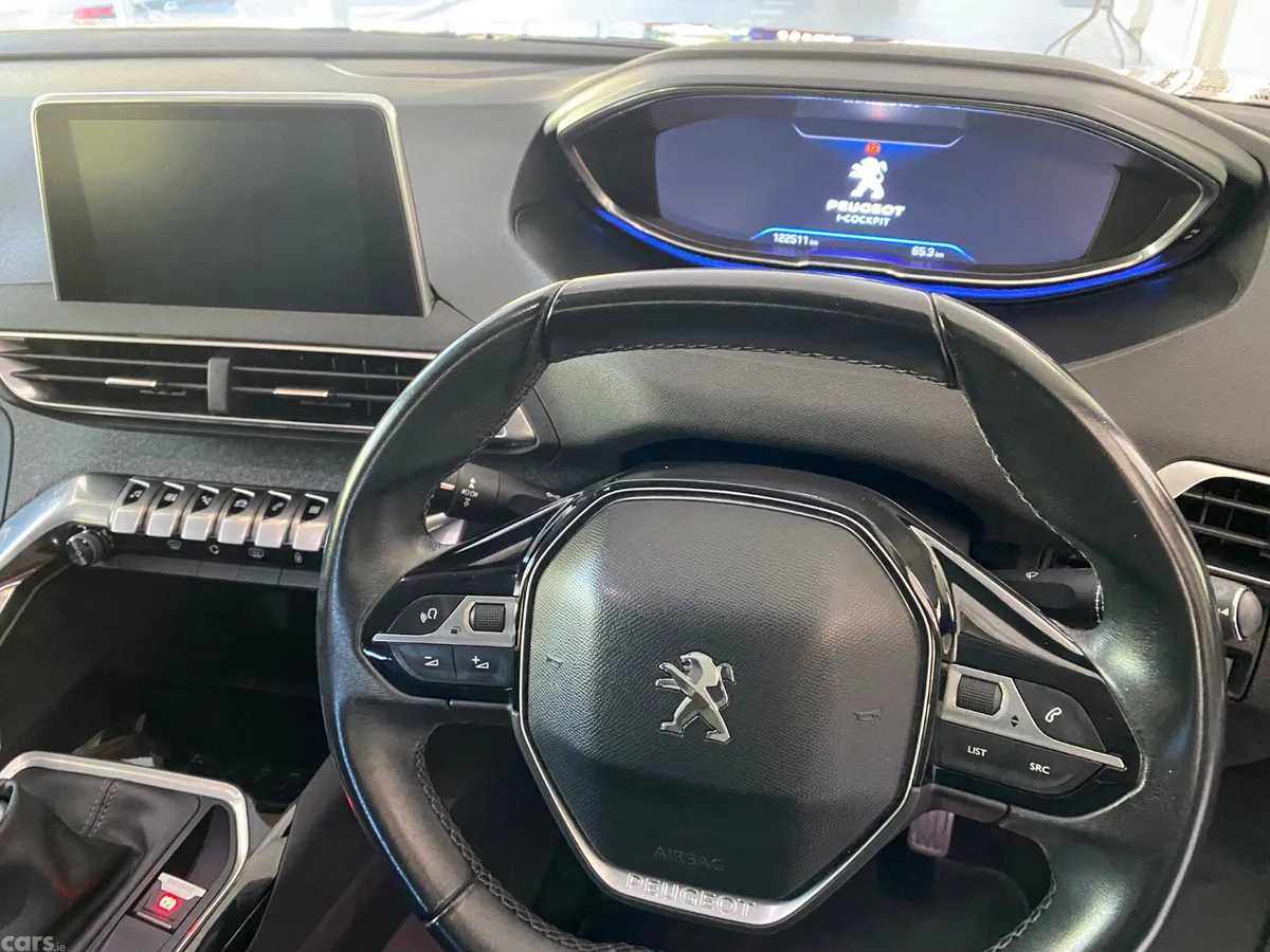 Peugeot 3008 MPV, Petrol, 2019, Red