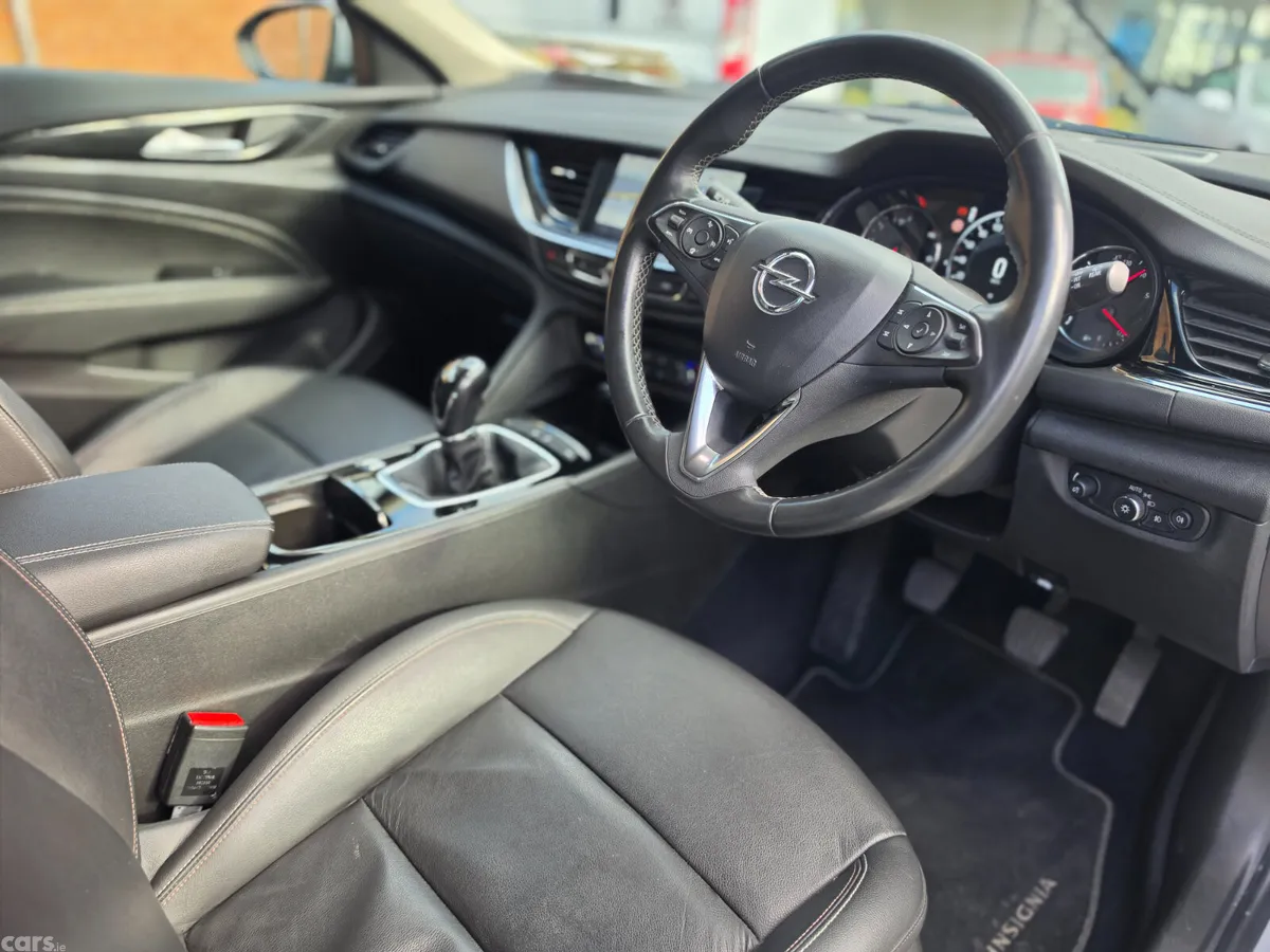 Opel Insignia Hatchback, Diesel, 2017, Grey