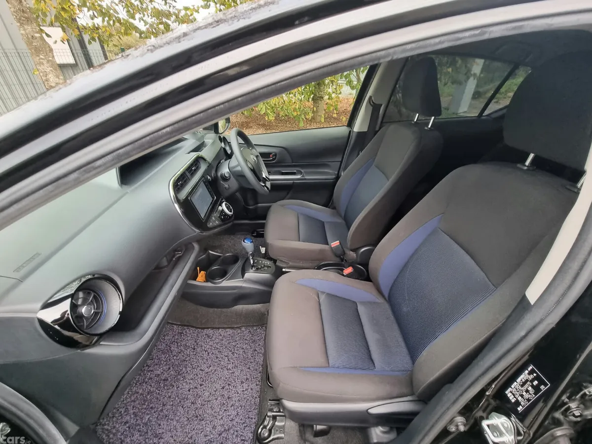 Toyota Aqua Hatchback, Petrol Hybrid, 2018, Black
