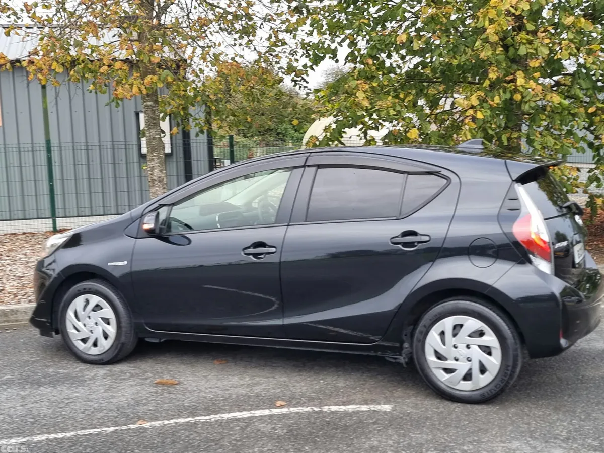 Toyota Aqua Hatchback, Petrol Hybrid, 2018, Black