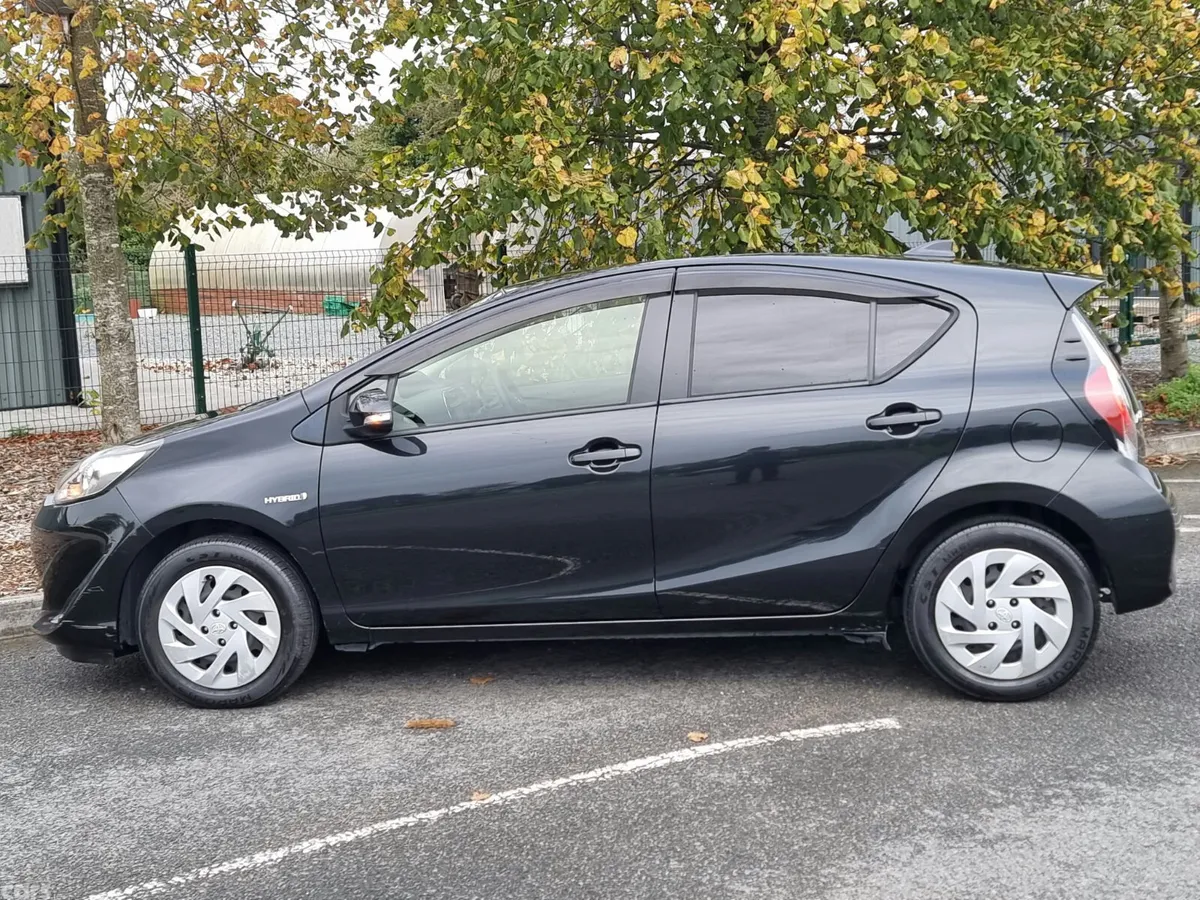 Toyota Aqua Hatchback, Petrol Hybrid, 2018, Black
