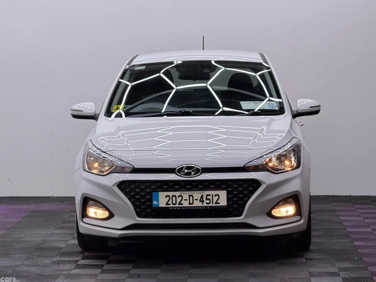 Hyundai i20 Hatchback, Petrol, 2020, White