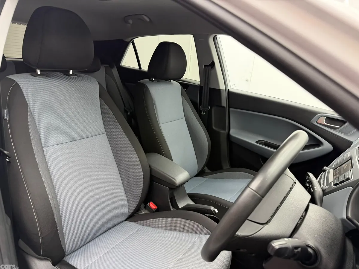 Hyundai i20 Hatchback, Petrol, 2020, White