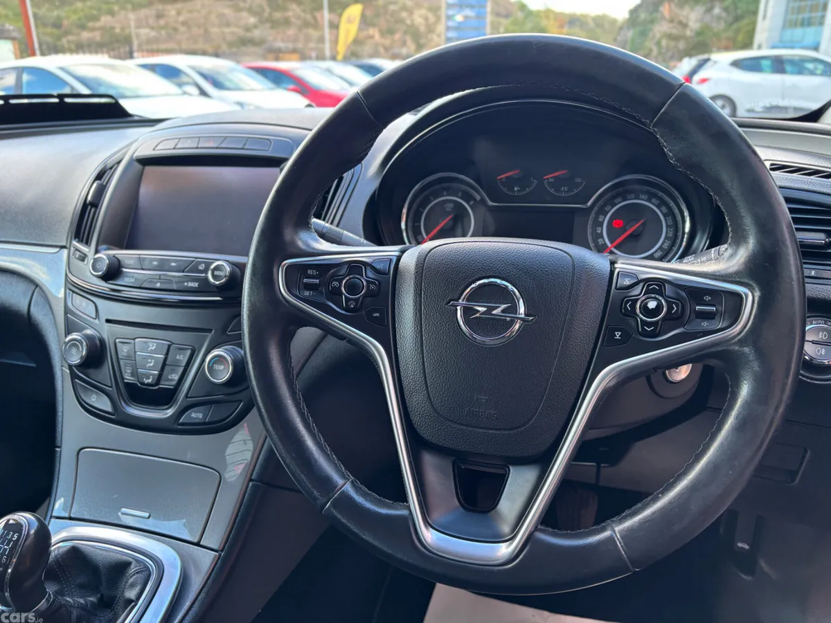 Opel Insignia Hatchback, Diesel, 2015, Black