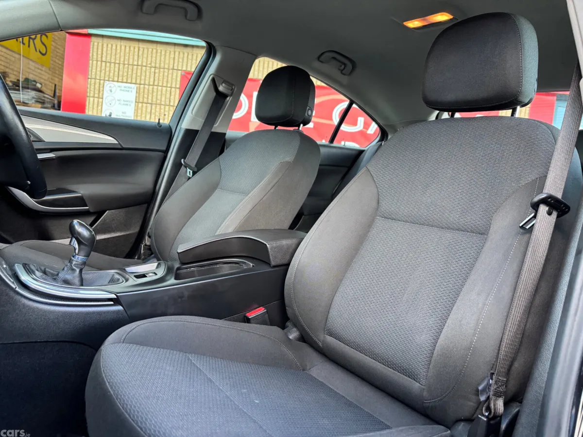 Opel Insignia Hatchback, Diesel, 2015, Black