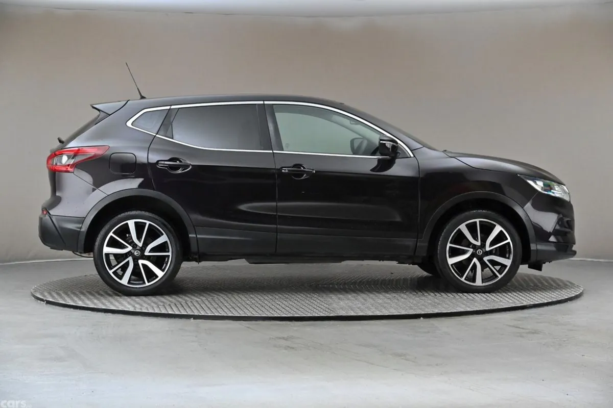 Nissan Qashqai SUV, Diesel, 2017, Black