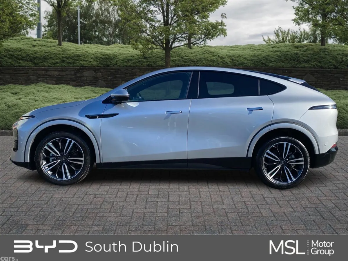 XPeng G6 Hatchback, Electric, 2025, Grey