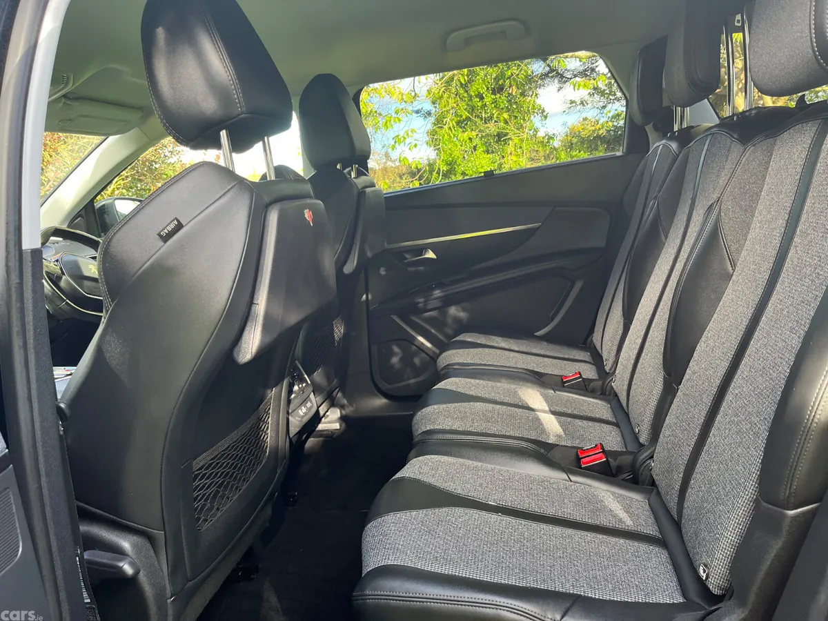 Peugeot 5008 MPV, Diesel, 2019, Black