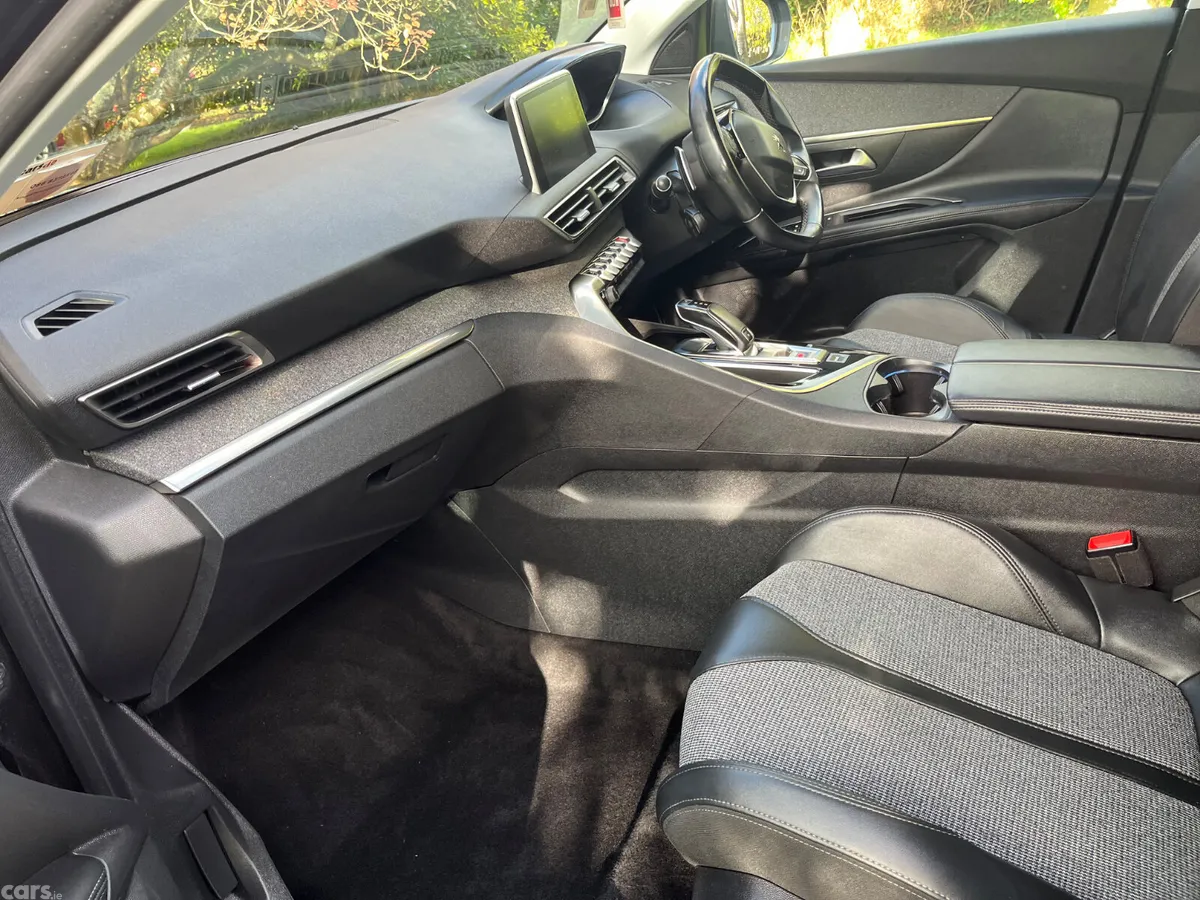 Peugeot 5008 MPV, Diesel, 2019, Black