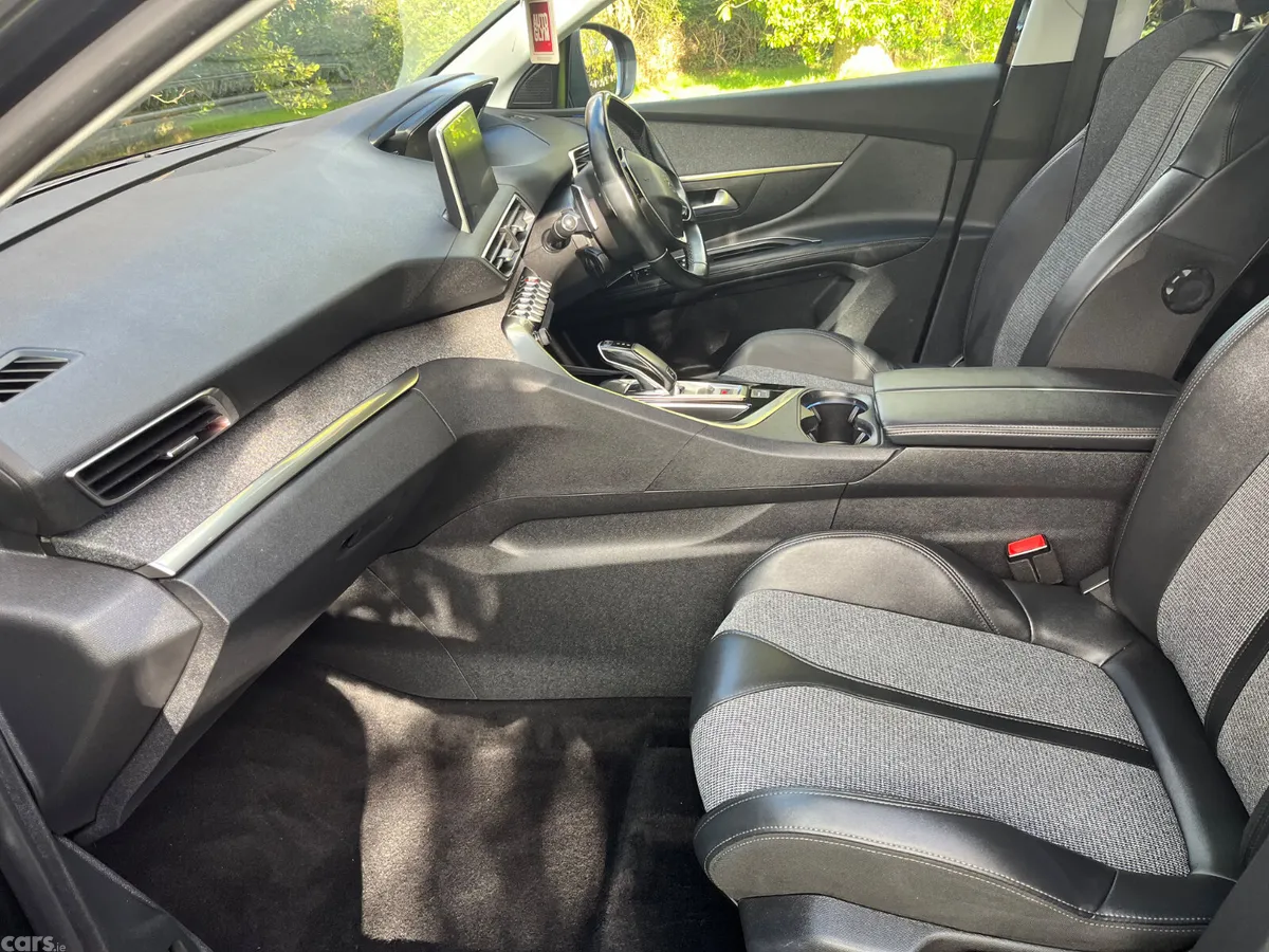 Peugeot 5008 MPV, Diesel, 2019, Black