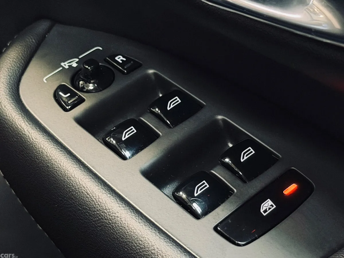 Volvo XC90 SUV, Petrol Plug-in Hybrid, 2022, Black
