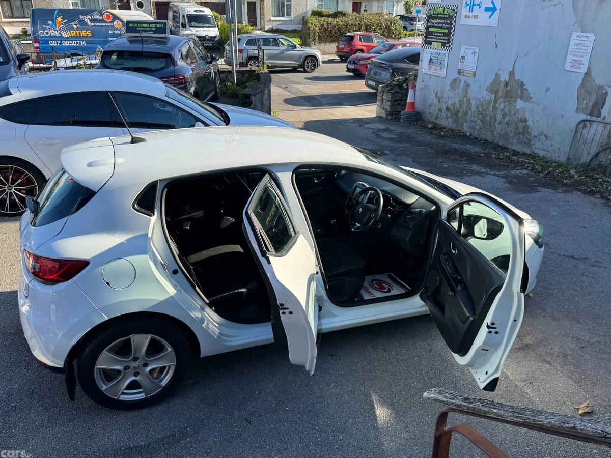 Renault Clio Hatchback, Petrol, 2013, White