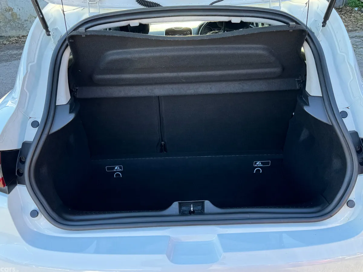 Renault Clio Hatchback, Petrol, 2013, White