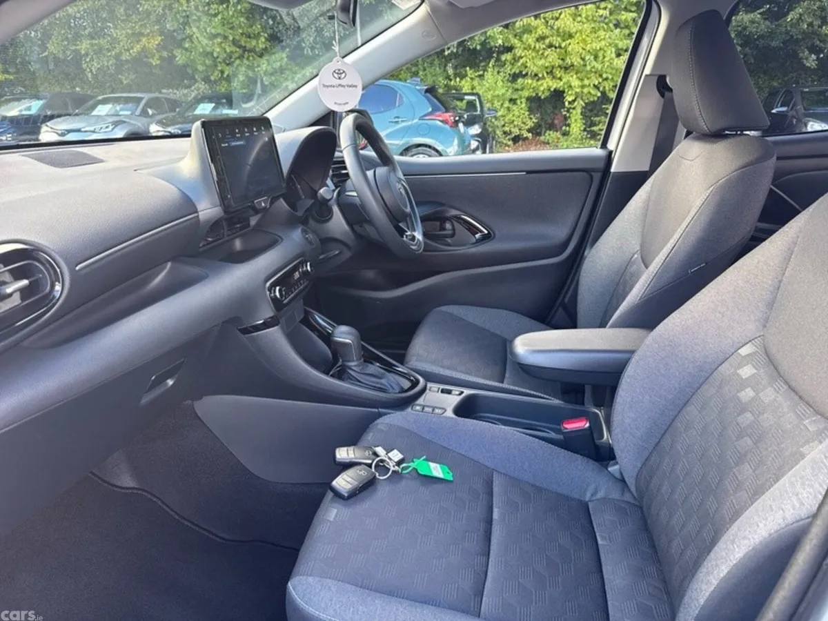 Toyota Yaris Hatchback, Petrol Hybrid, 2025, White