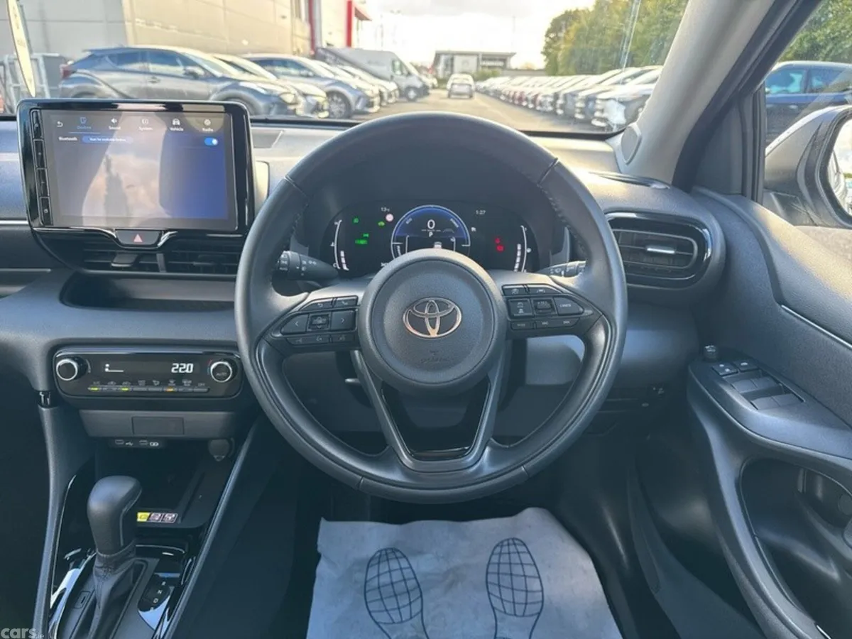 Toyota Yaris Hatchback, Petrol Hybrid, 2025, White