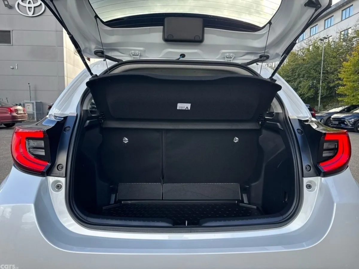 Toyota Yaris Hatchback, Petrol Hybrid, 2025, White